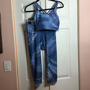 Peloton Blue Patterned Sports Bra and Leggings Set size M